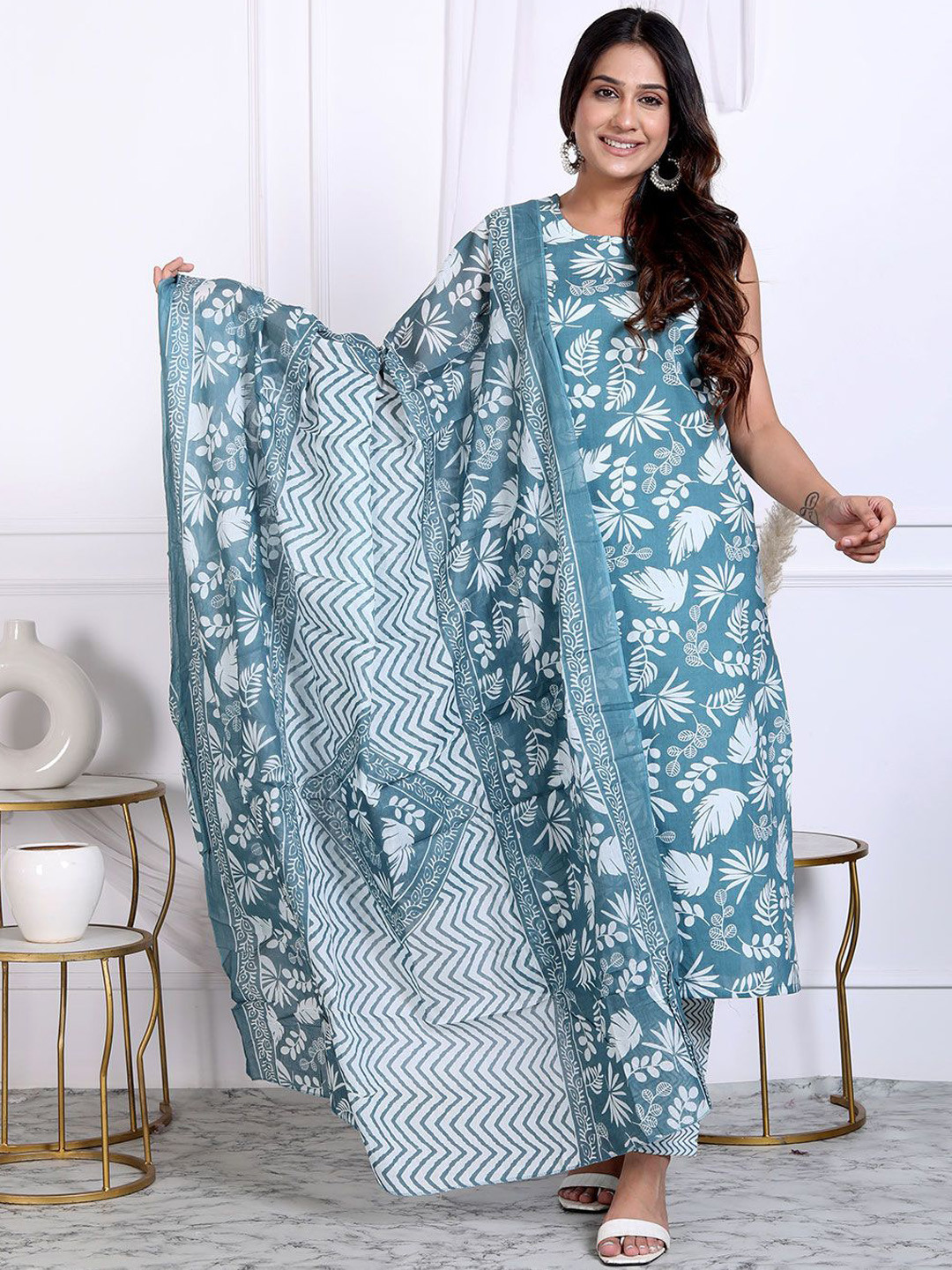

DRESOUL Floral Printed Straight Kurta with Pyjamas & Dupatta, Blue