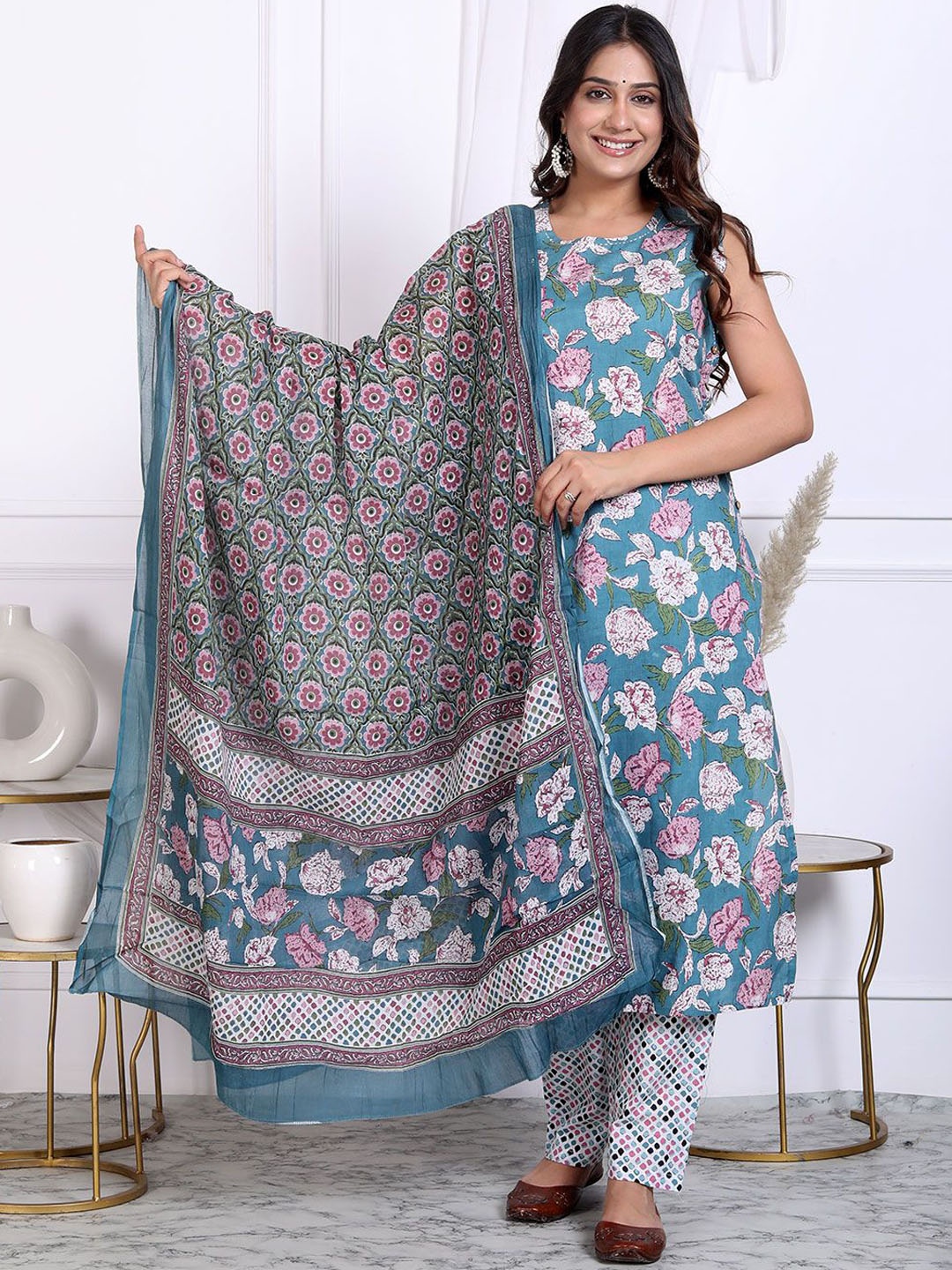 

DRESOUL Floral Printed Straight Pure Cotton Kurta with Pyjamas & Dupatta, Blue