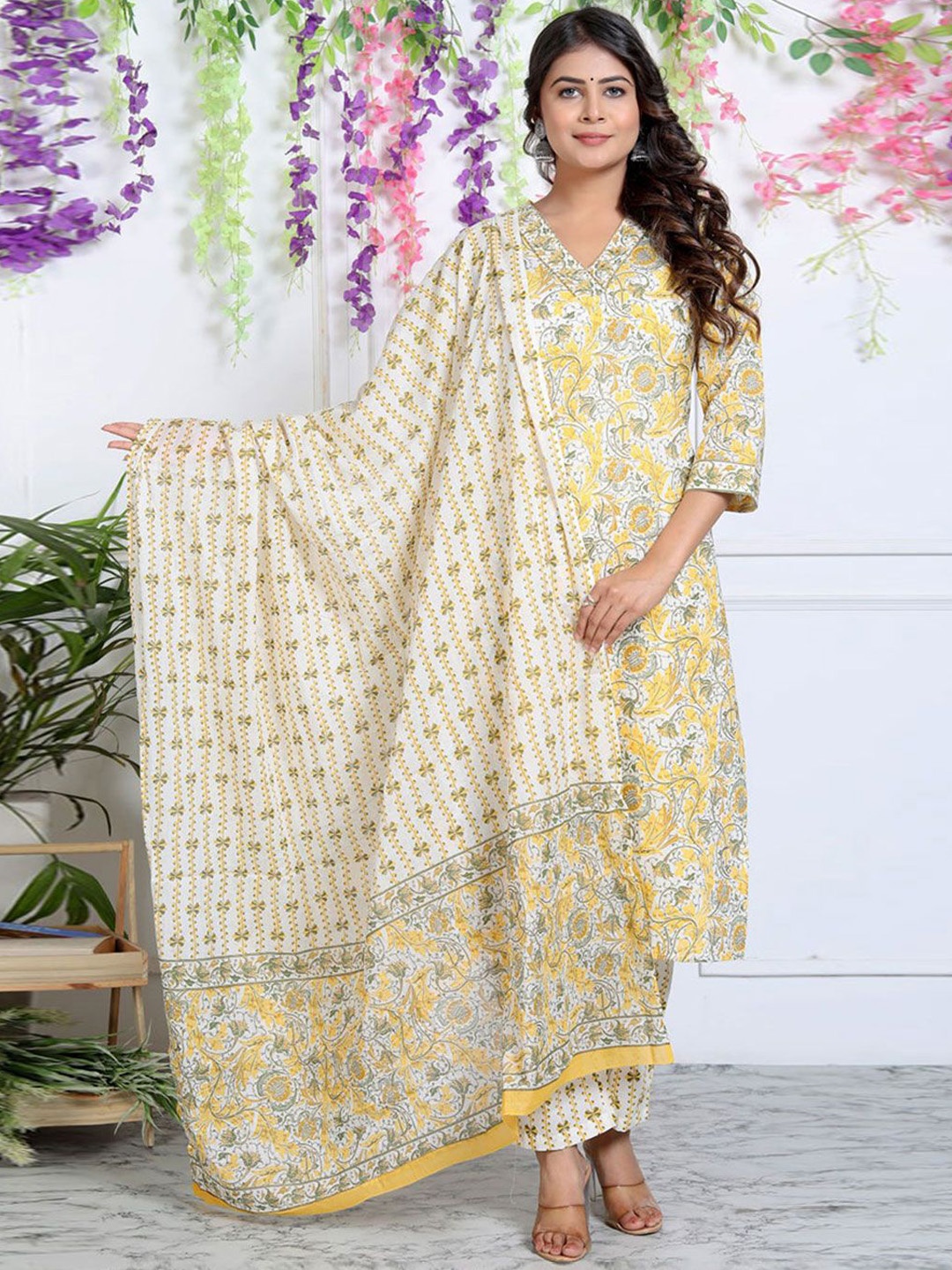 

DRESOUL Floral Printed Regular Pure Cotton Kurta with Pyjamas & With Dupatta, Yellow