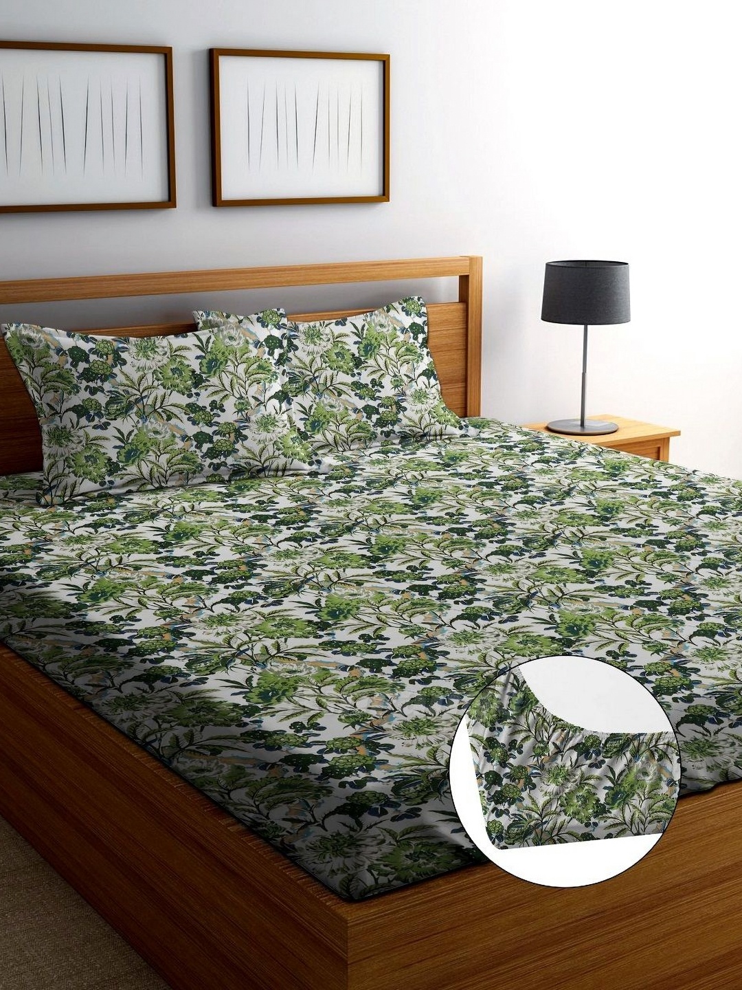 

AMRANGE Green & White Geometric Fitted 250 TC King Bedsheet with 2 Pillow Covers