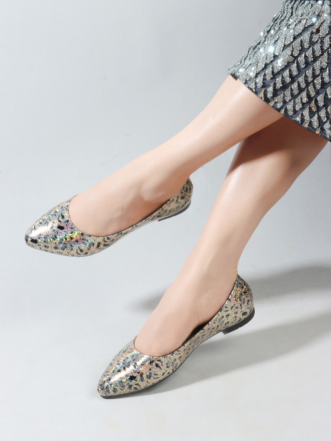 

DressBerry Women Printed Pointed Toe Slip-On Ballerinas Flats, Black