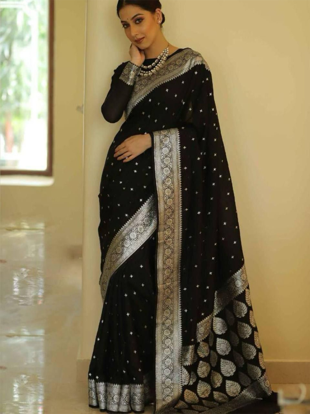 

Sanwariya Silk Woven Design Zari Kanjeevaram Saree, Black