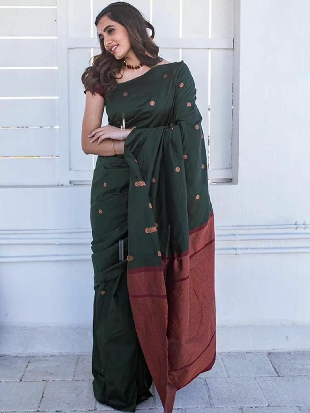 

Sanwariya Ethnic Motif Zari Woven Kanjeevaram Saree, Green