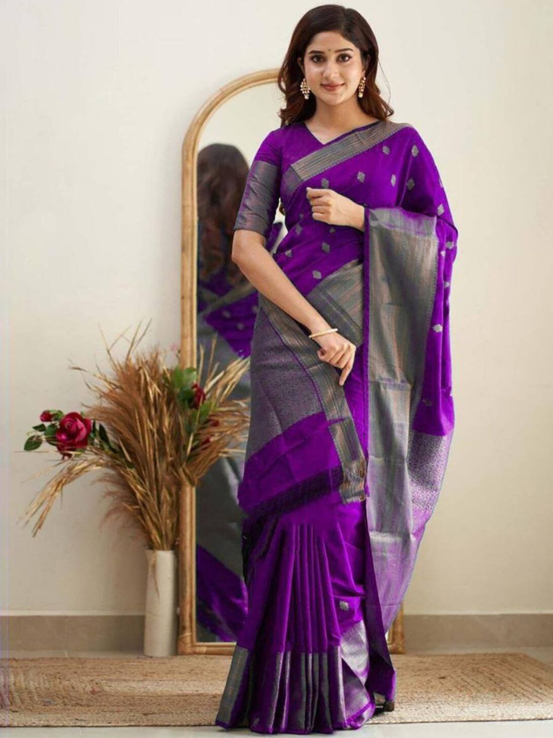 

Sanwariya Silk Woven Designed Zari Kanjeevaram Saree, Purple