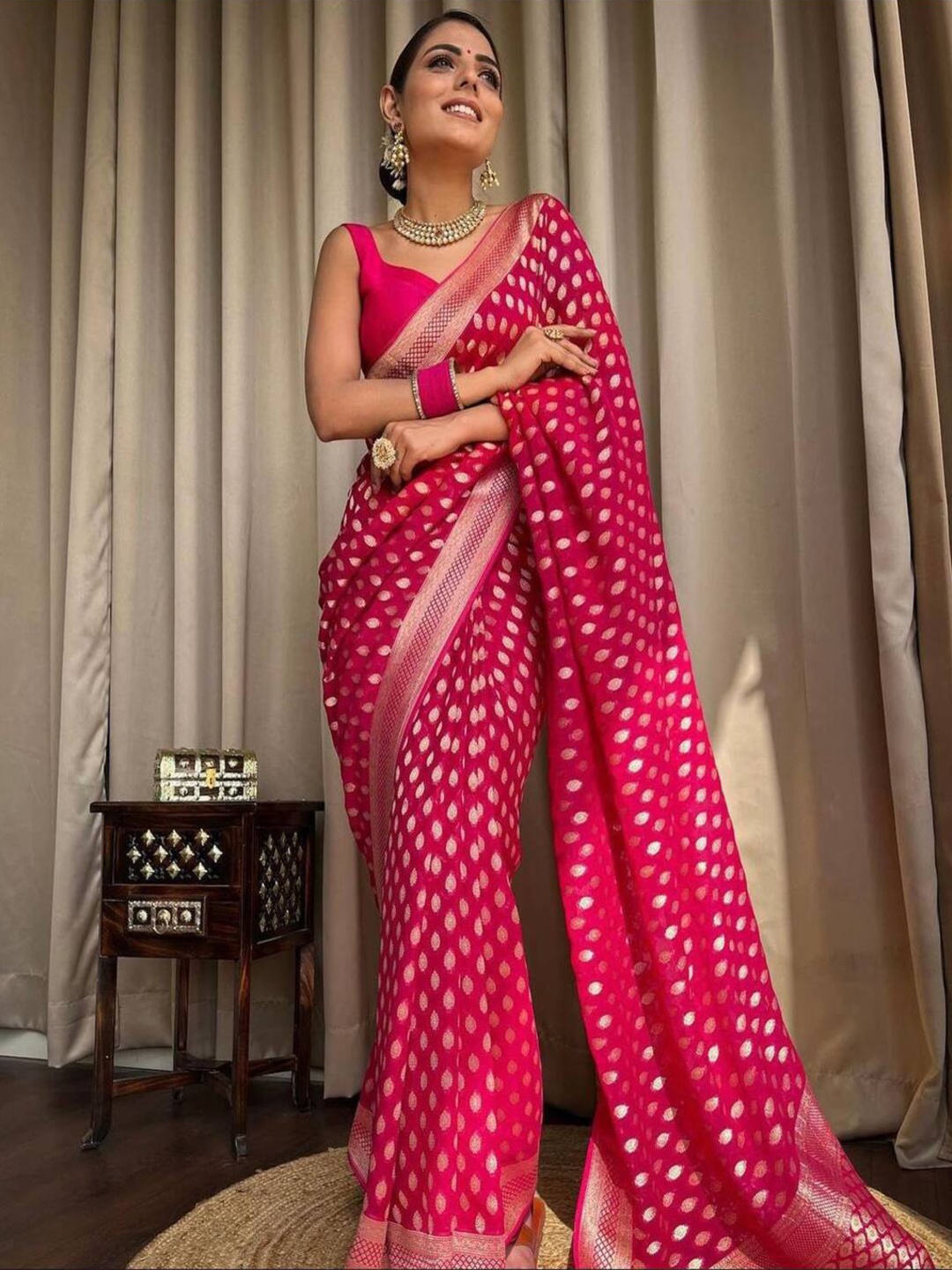 

Sanwariya Silk Woven Design Zari Kanjeevaram Saree, Pink