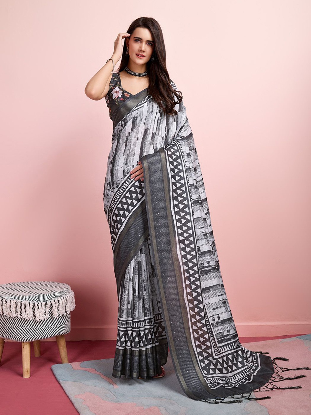 

Ishin Embellished Zari Saree, Grey