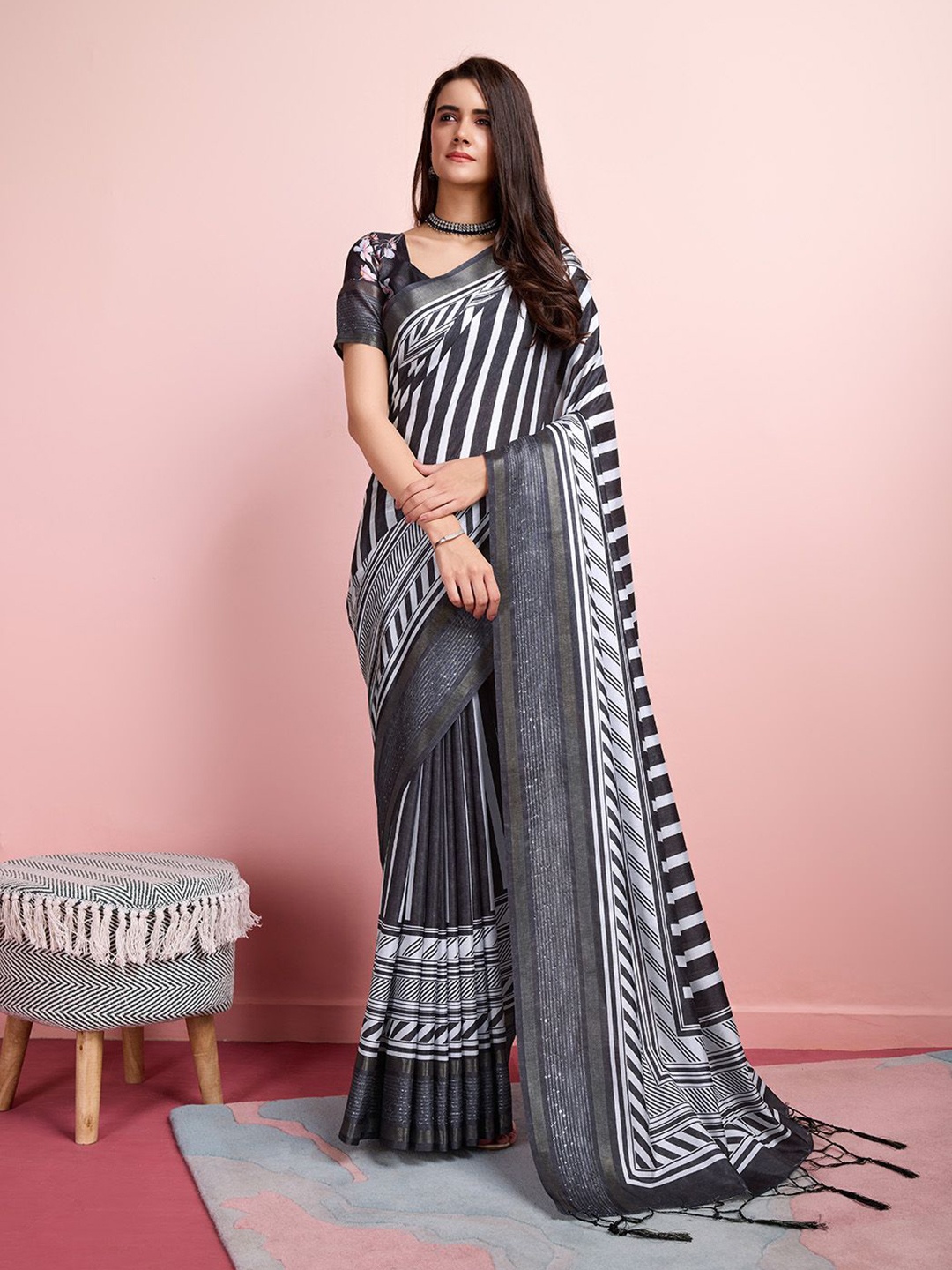 

Ishin Striped Sequinned Saree, Grey