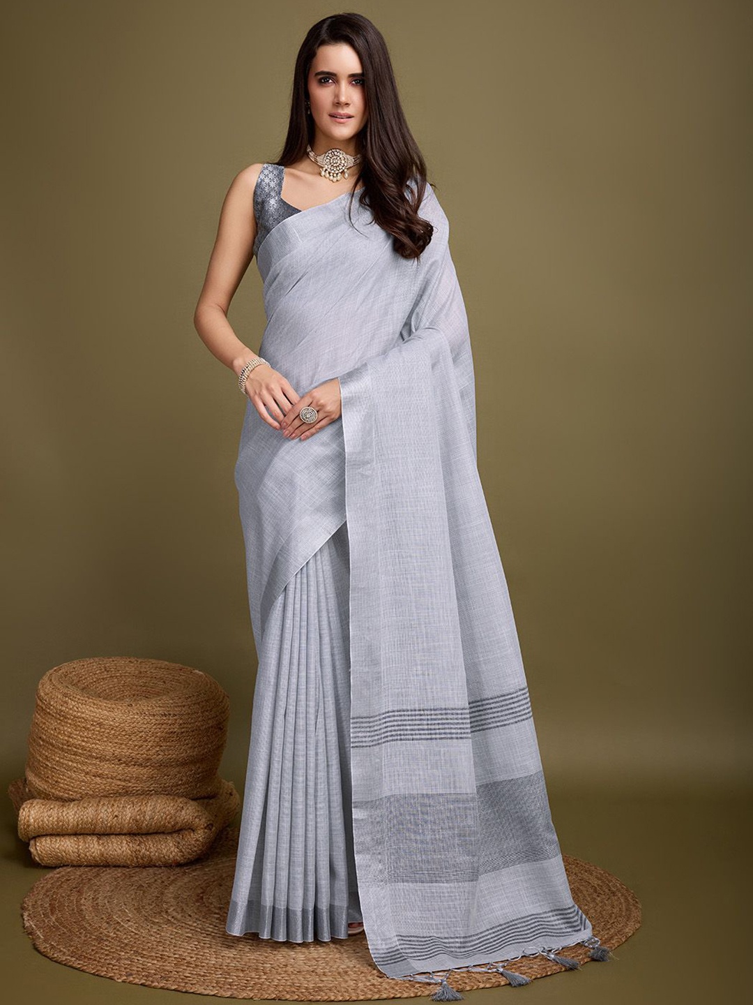 

Ishin Zari Woven Tassel Saree with Blouse, Grey