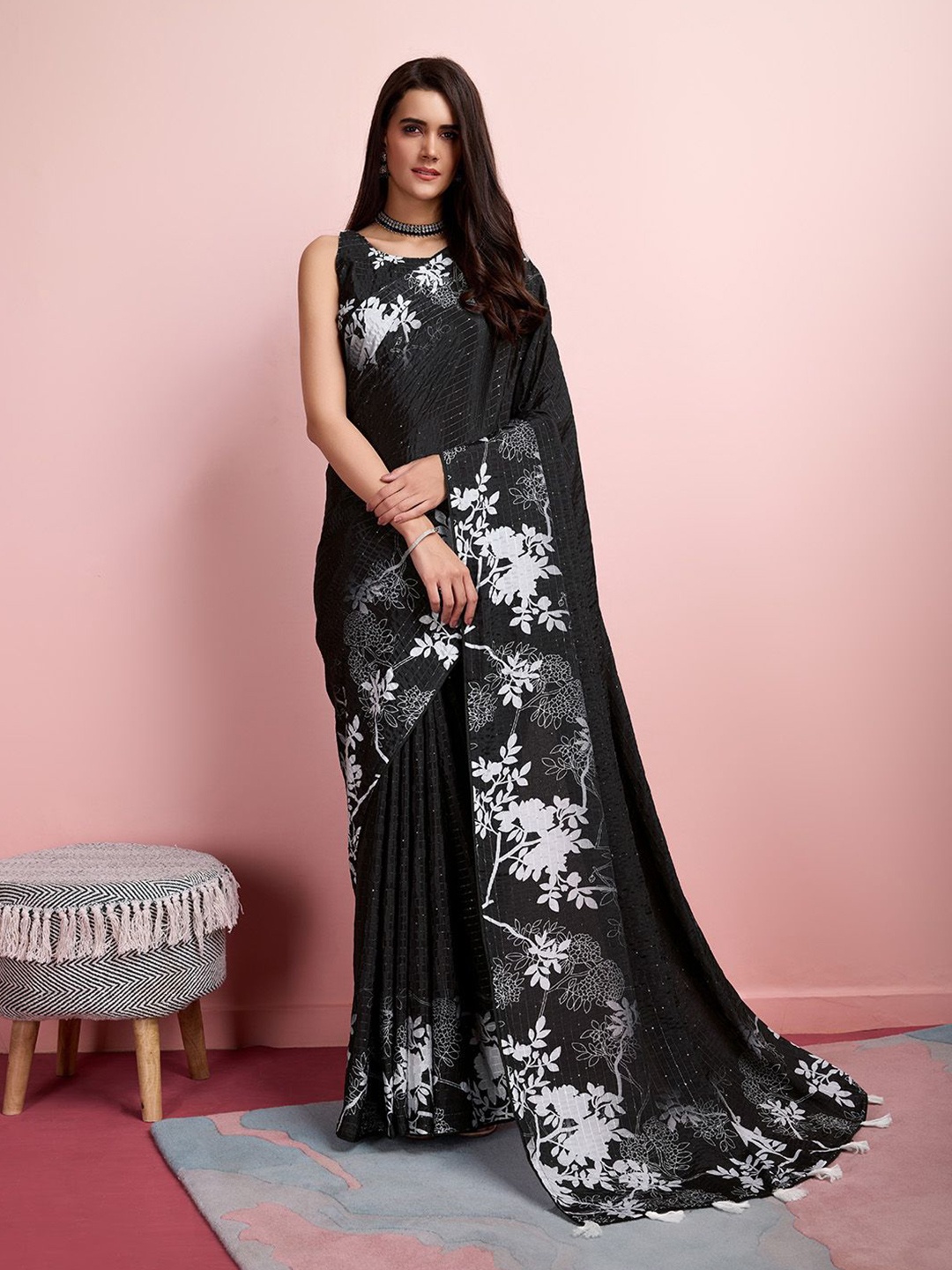 

Ishin Floral Sequinned Saree, Black