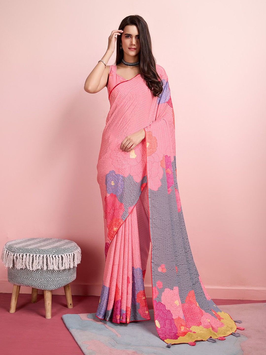 

Ishin Printed Sequinned Saree, Pink