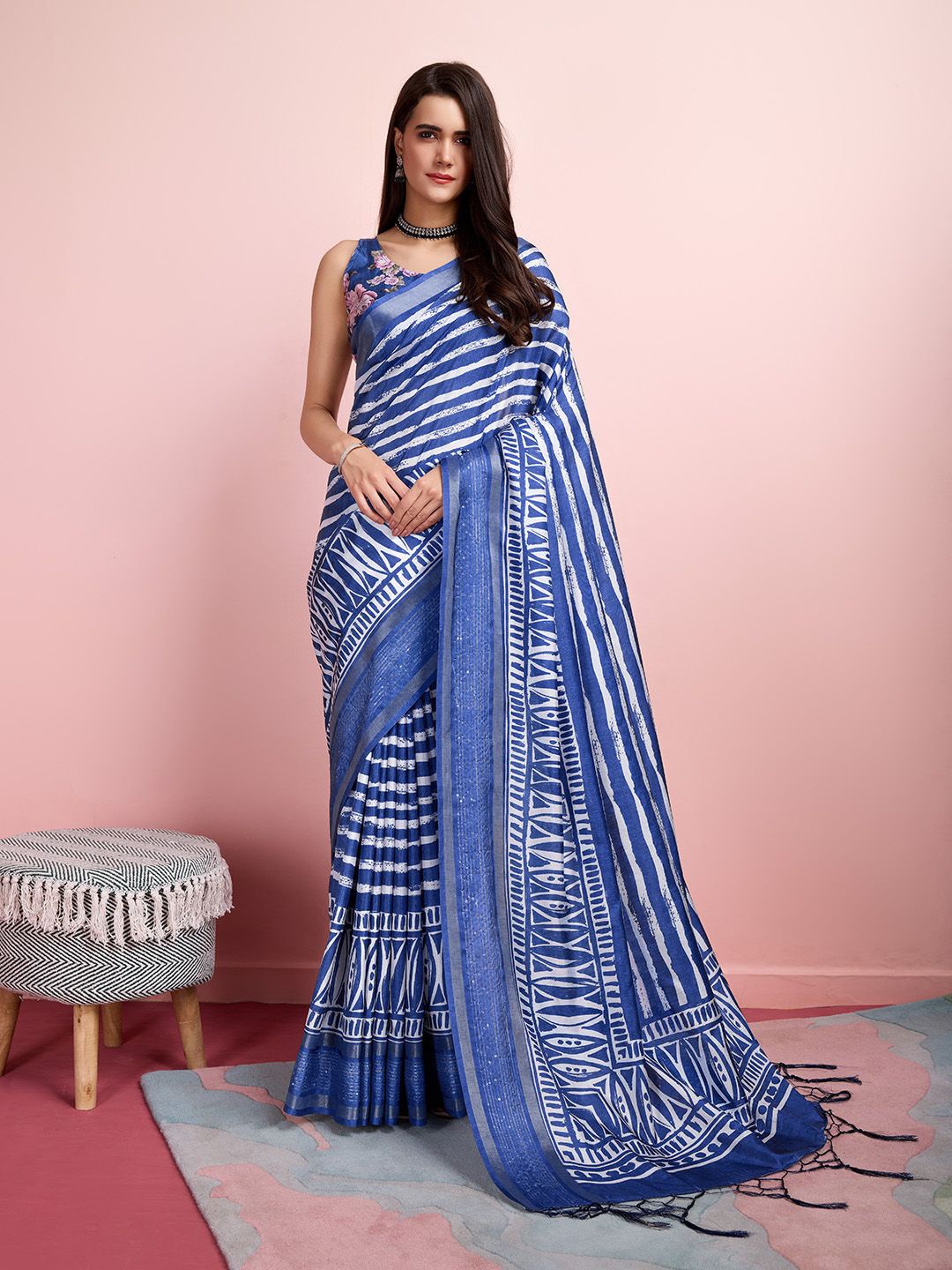 

Ishin Striped Printed Zari Saree, Grey