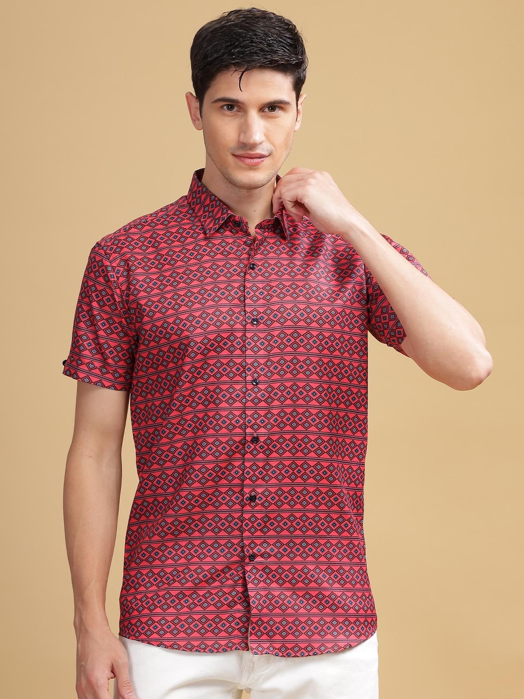 

Anouk Men Straight Floral Opaque Printed Casual Shirt, Red