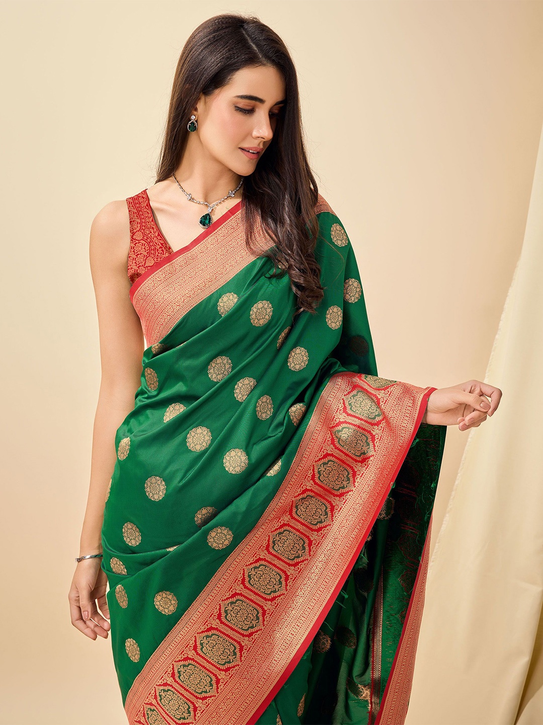 

Mitera Woven Designed Zari Saree, Green