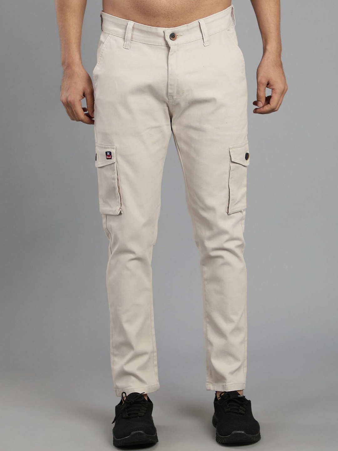 

Hence Men Relaxed Mid-Rise Tapered Fit Cargos Trousers, Cream