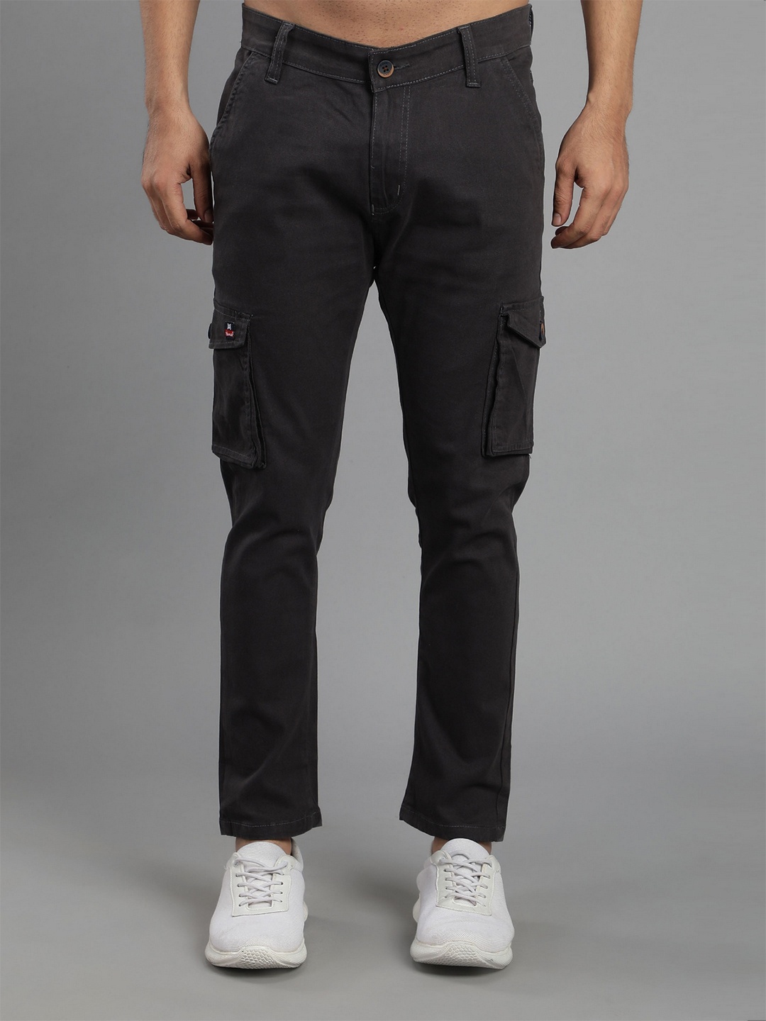 

Hence Men Relaxed Tapered Fit Cargos Trousers, Charcoal