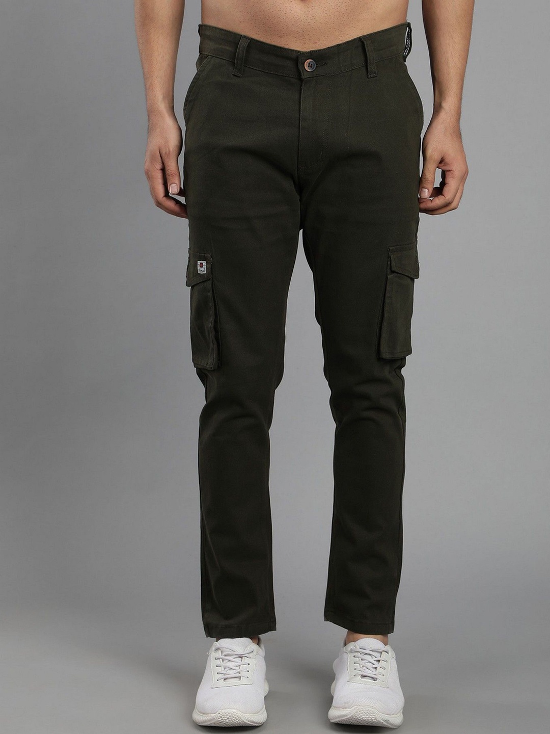 

Hence Men Relaxed Tapered Fit Cargos Trousers, Olive