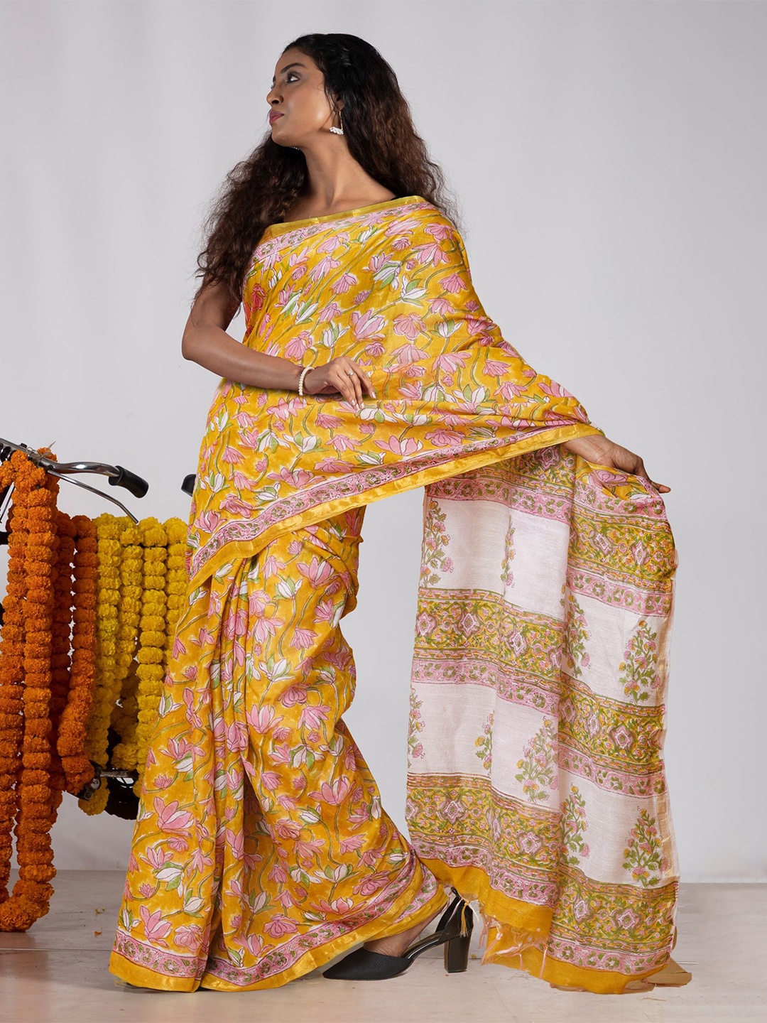 

Unnati Silks Ethnic Motifs Zari Woven Handloom Chanderi Saree, Yellow