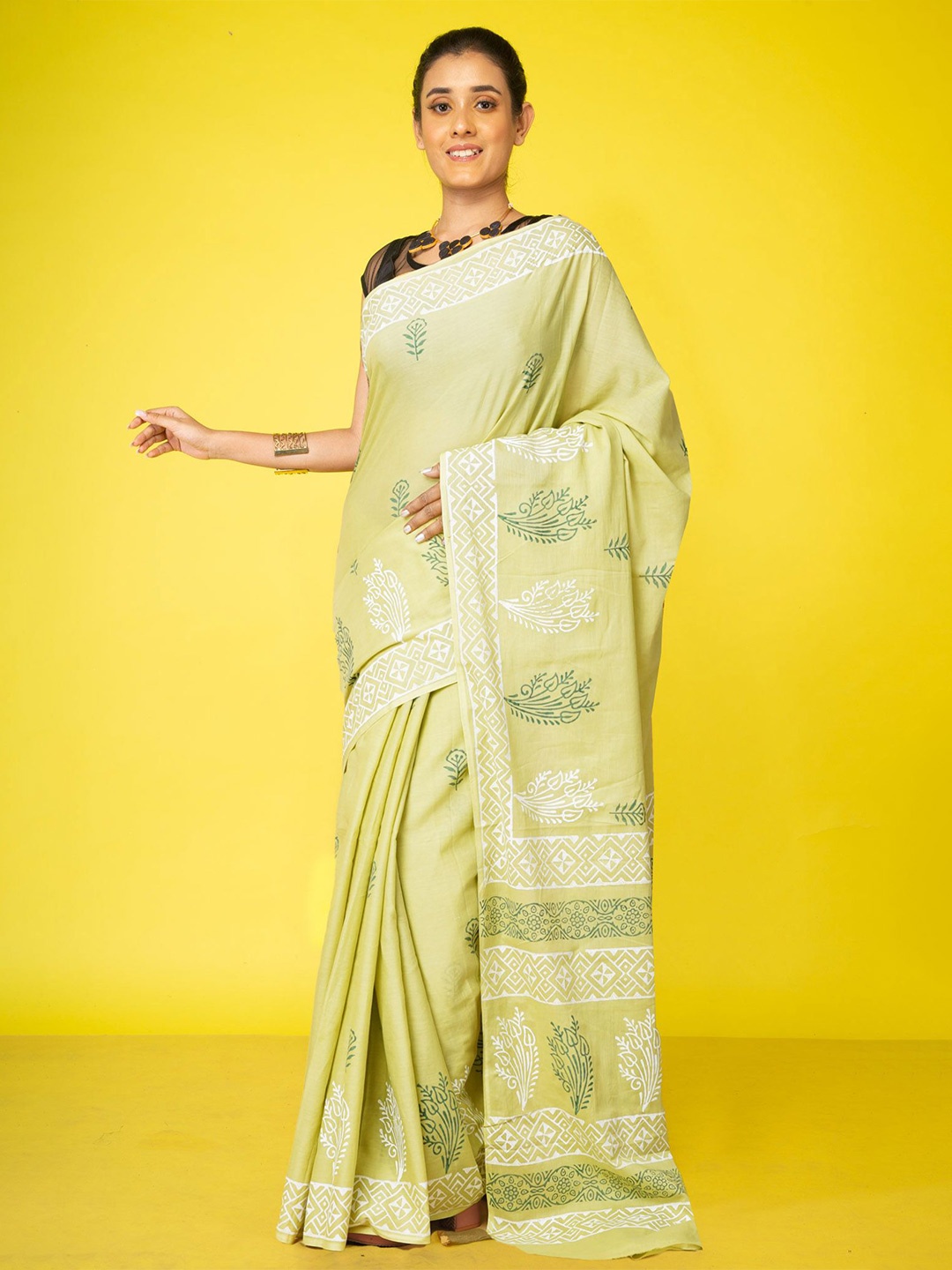 

Unnati Silks Ethnic Motifs Pure Cotton Handloom Block Printed Saree, Green