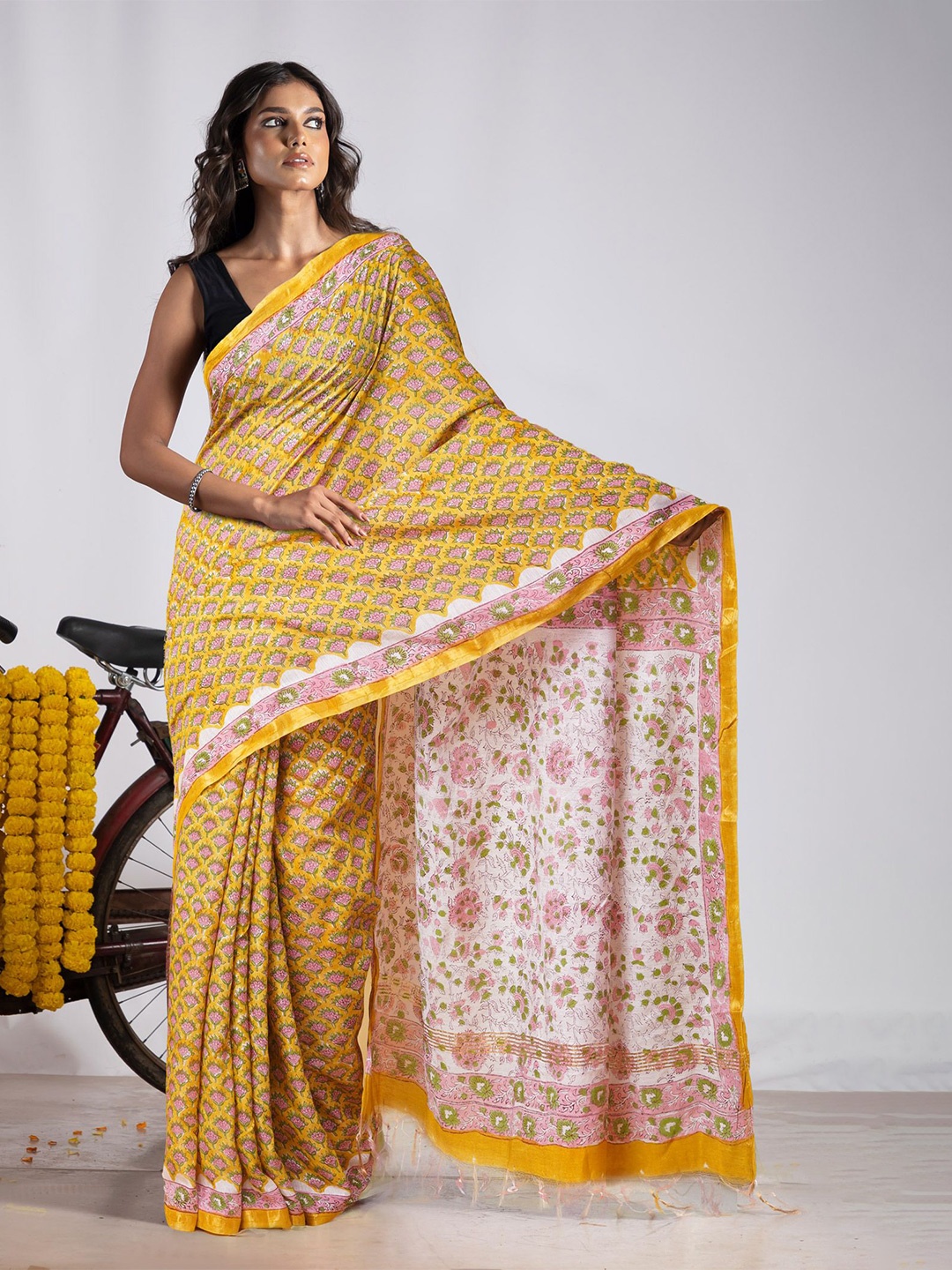 

Unnati Silks Ethnic Motifs Printed Zari Handloom Chanderi Saree, Yellow