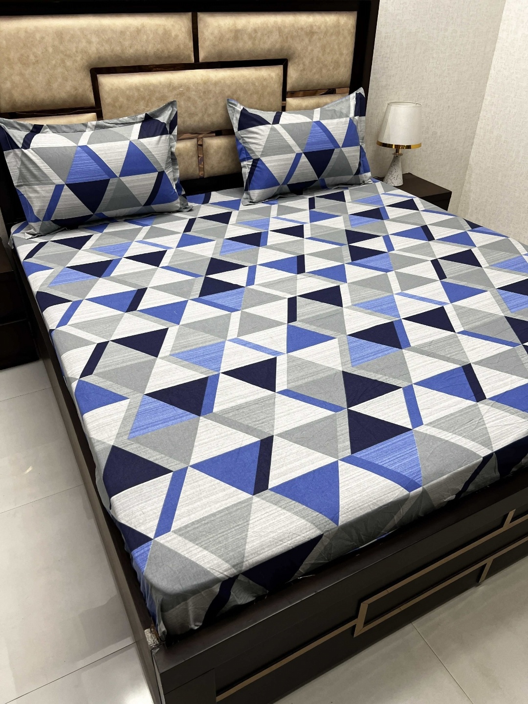 

Pure Decor White & Blue Geometric Pure Cotton Fitted King Bedsheet with 2 Pillow Covers