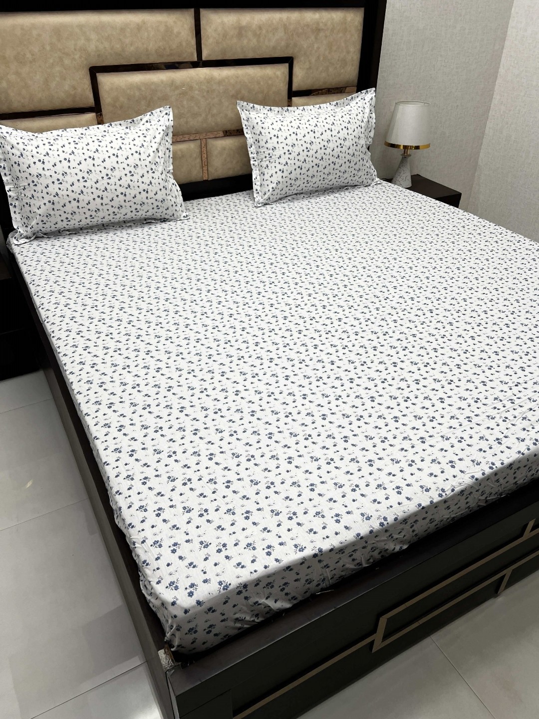 

Pure Decor Cotton King Size Fitted Double Bedsheet With 2 Pillow Covers 6 X 6.3 X 1 ft, White