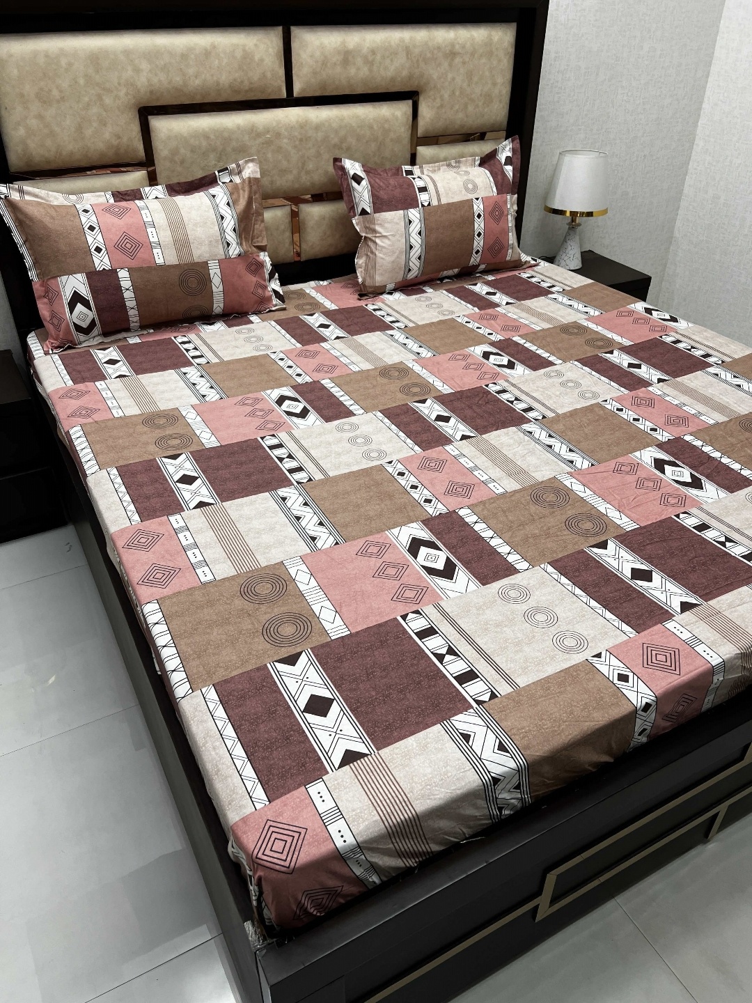 

Pure Decor Brown & White Geometric Pure Cotton Fitted King Bedsheet with 2 Pillow Covers