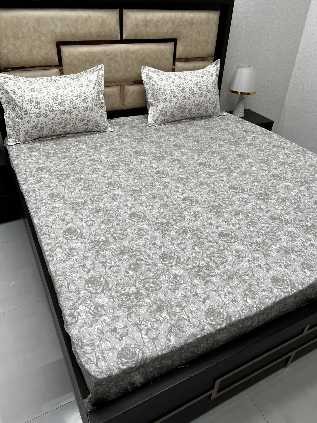 

Pure Decor Grey Printed 300 TC Pure Cotton Fitted Super King Bedsheet & 2 Pillow Covers