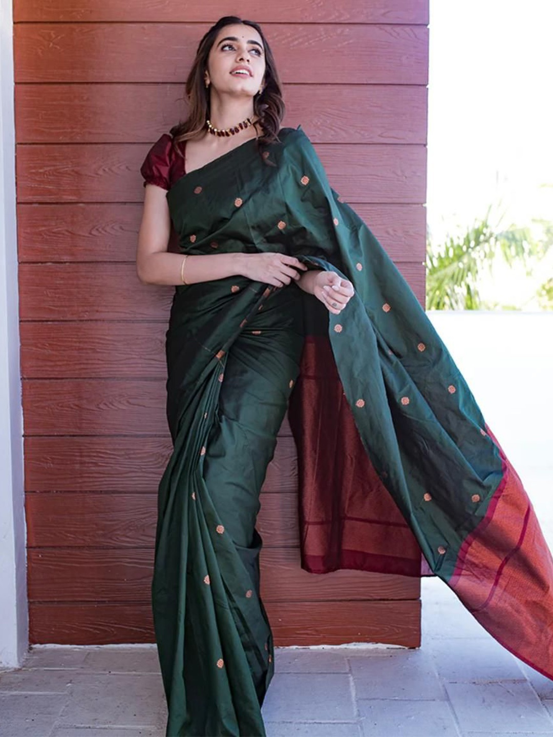 

Upalksh Ethnic Motifs Woven Designed Zari Kanjeevaram Saree, Green