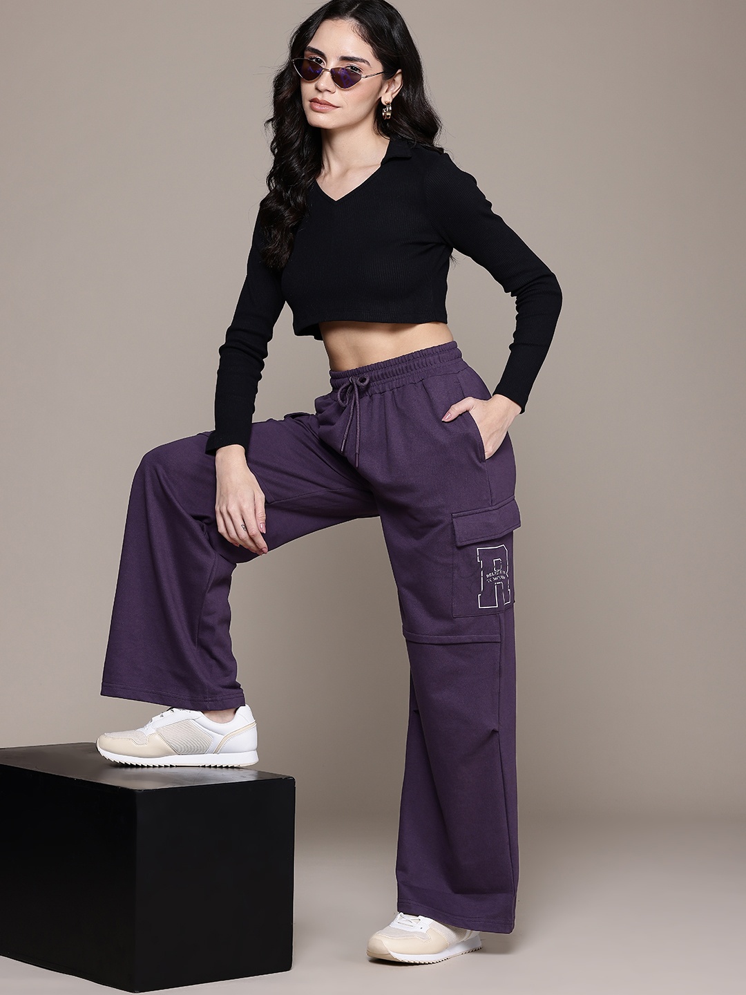 

The Roadster Lifestyle Co. Women Relaxed Cargo Track Pants, Purple