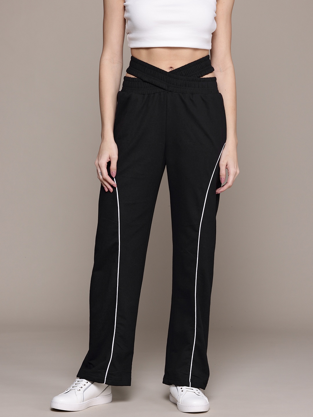 

The Roadster Lifestyle Co. Women Solid Track Pants, Black