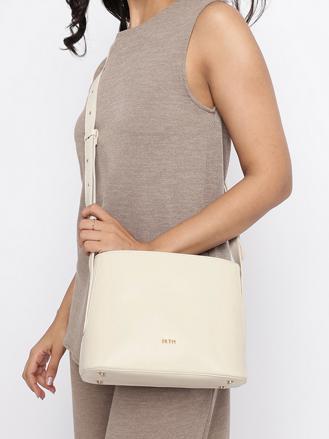 

IRTH Women Solid Sling Bag, Off white