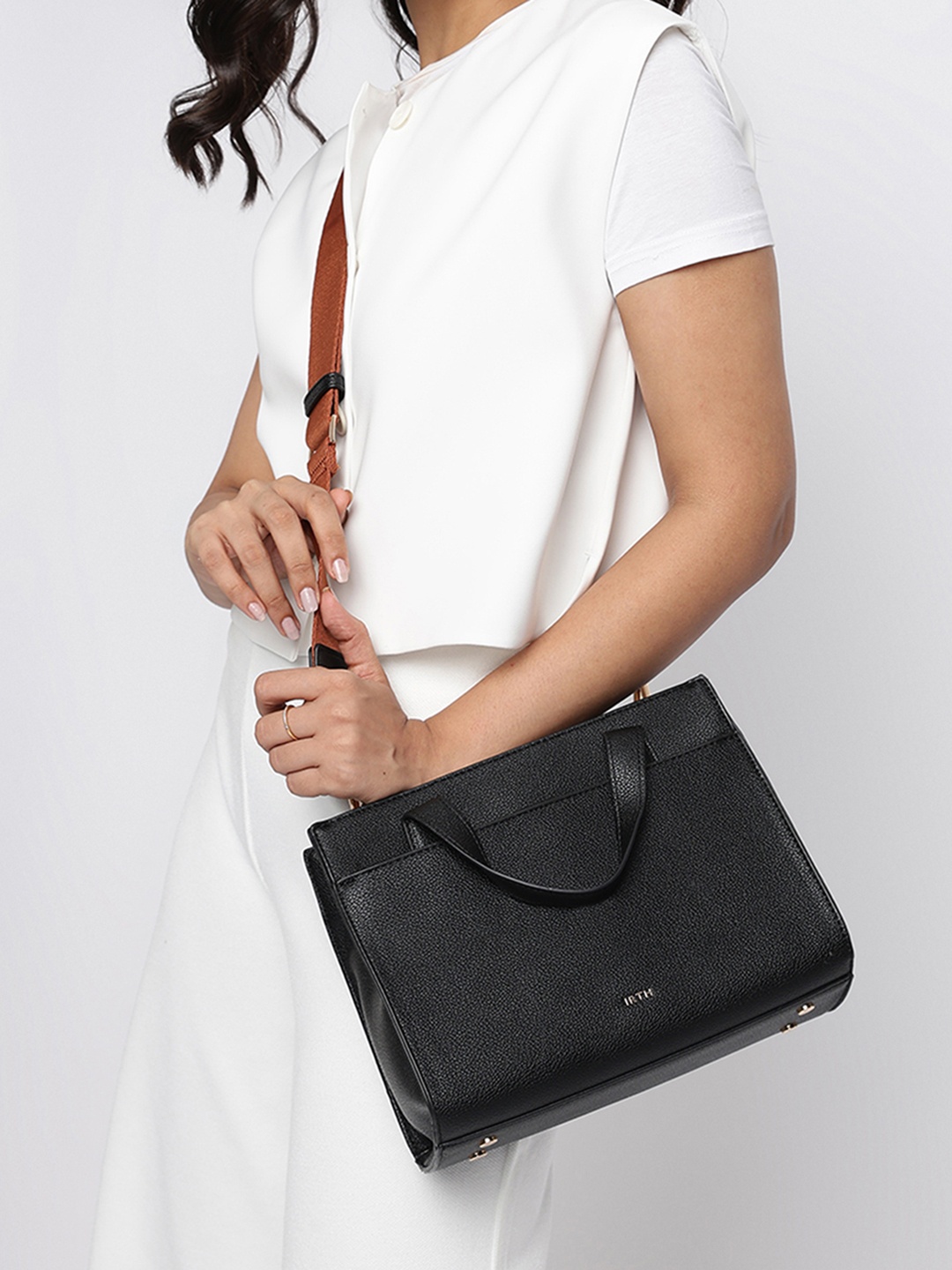 

IRTH Structured Handheld Bag, Black