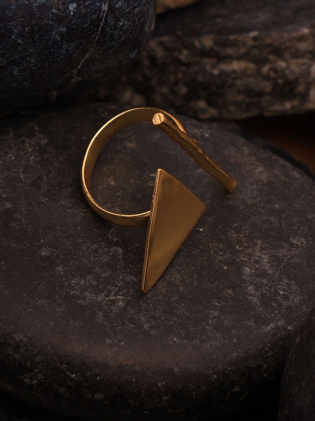 

ROYAL PITARAH Triangular Ring, Gold