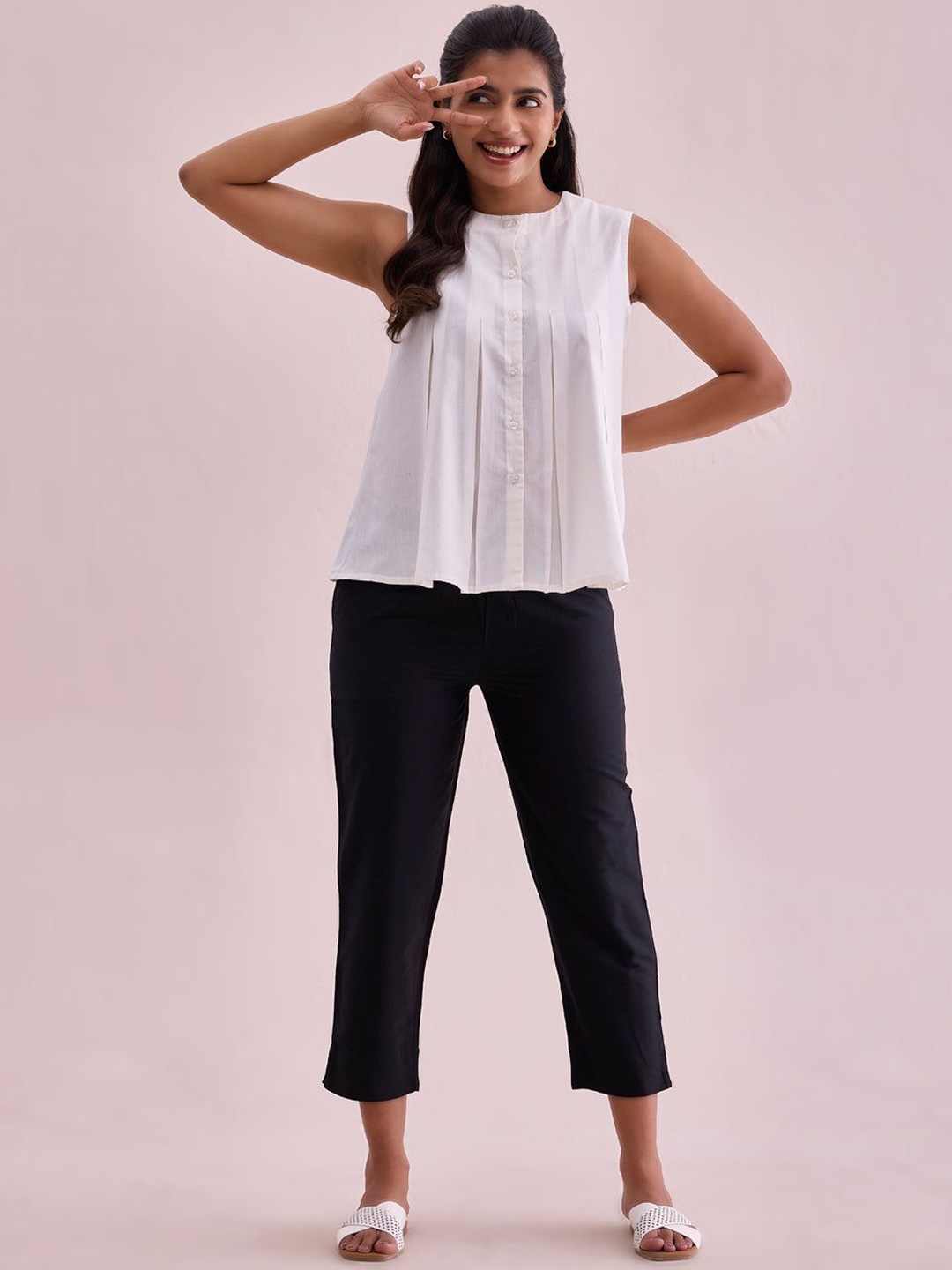 Go Colors Women Solid Mid Rise Relaxed Fit Trousers, Black