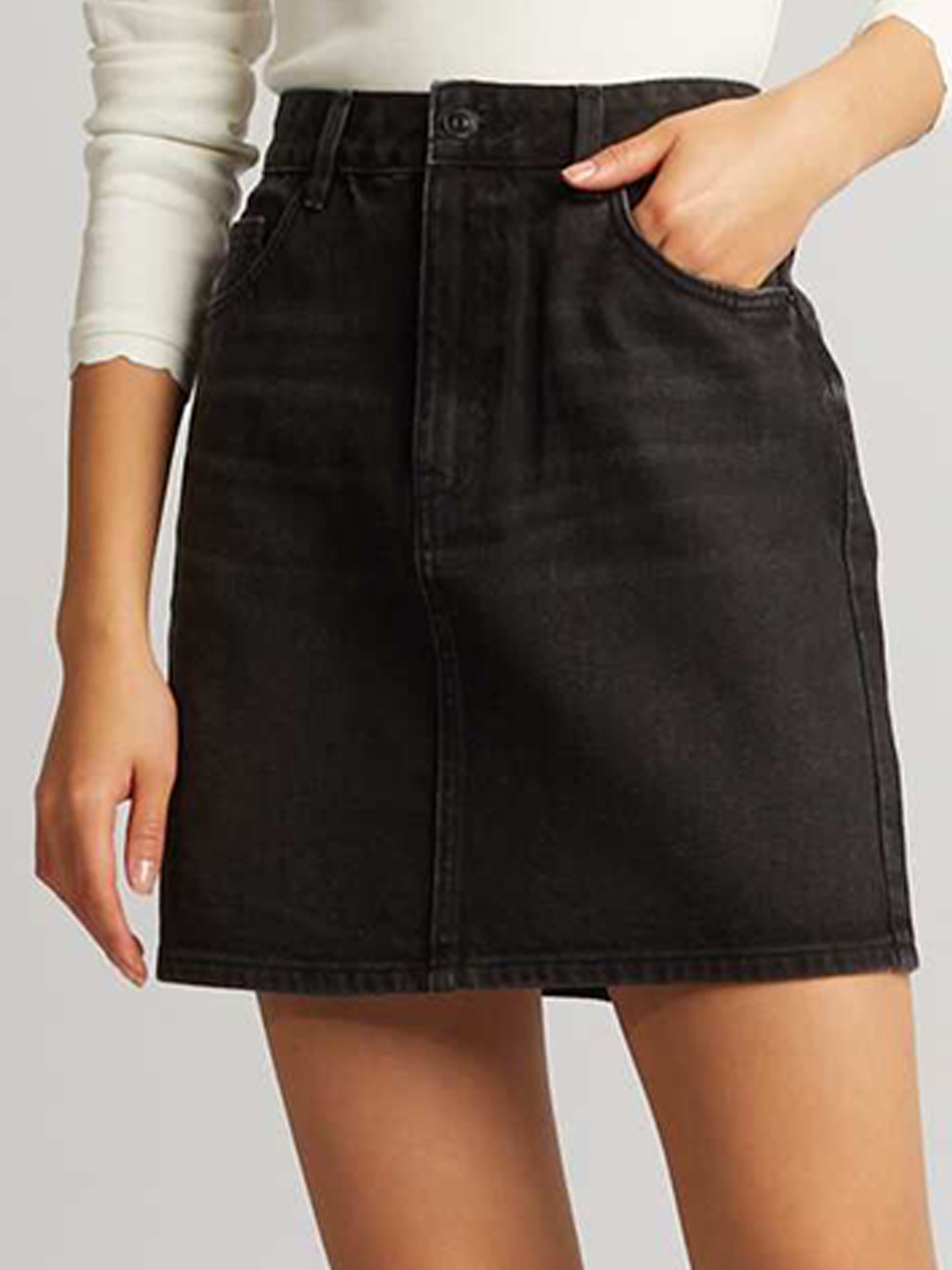 

KIABI Women Straight Mini Skirt, Black