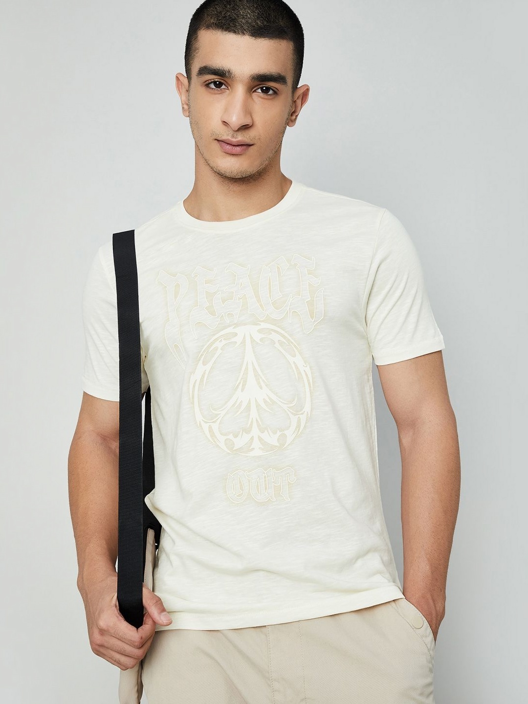 

Forca by Lifestyle Men Typography Printed Raw Edge T-shirt, Off white