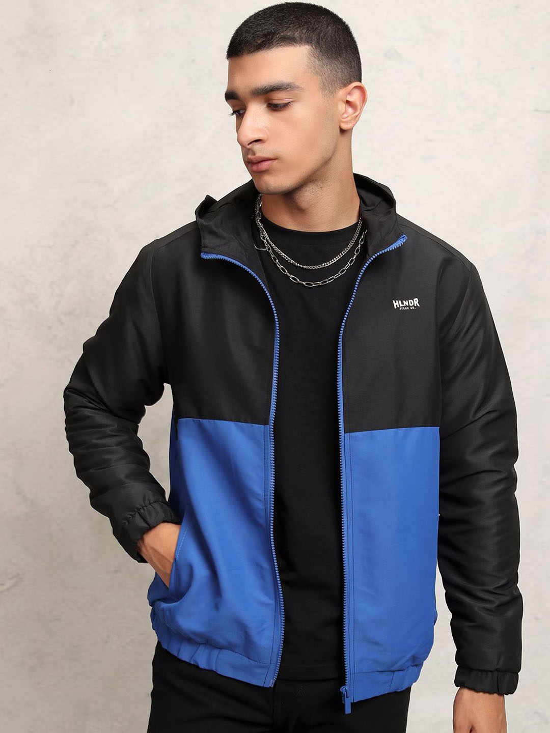 

HIGHLANDER Men Colourblocked Crop Sporty Jacket, Black