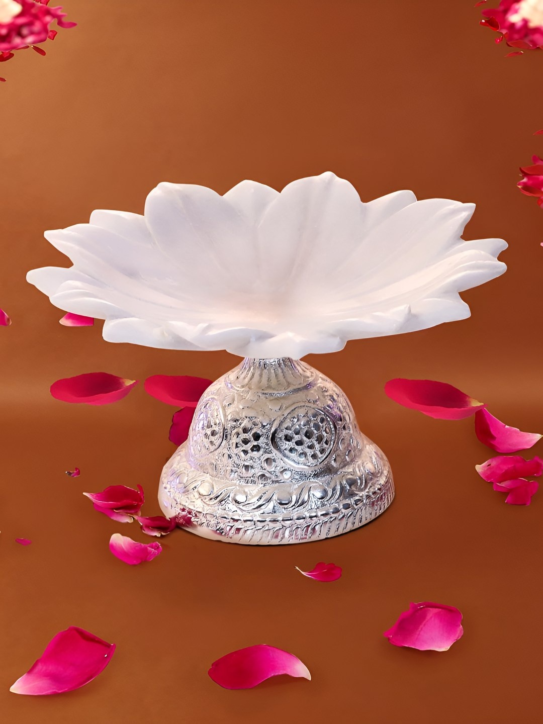 

THE HOME CO. White & Silver Toned Aluminum Traditional Decorative Urli Bowl