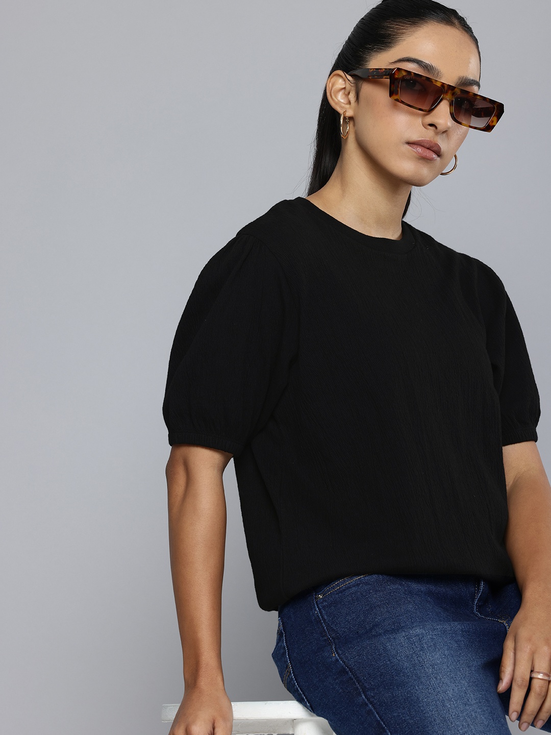 

Levis Crepe Puff Sleeves Top, Black