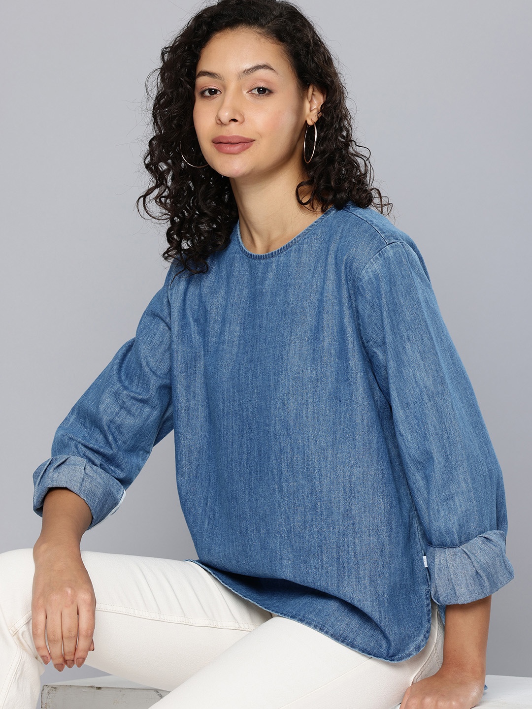 

Levis Cuffed Sleeves Chambray Top, Blue