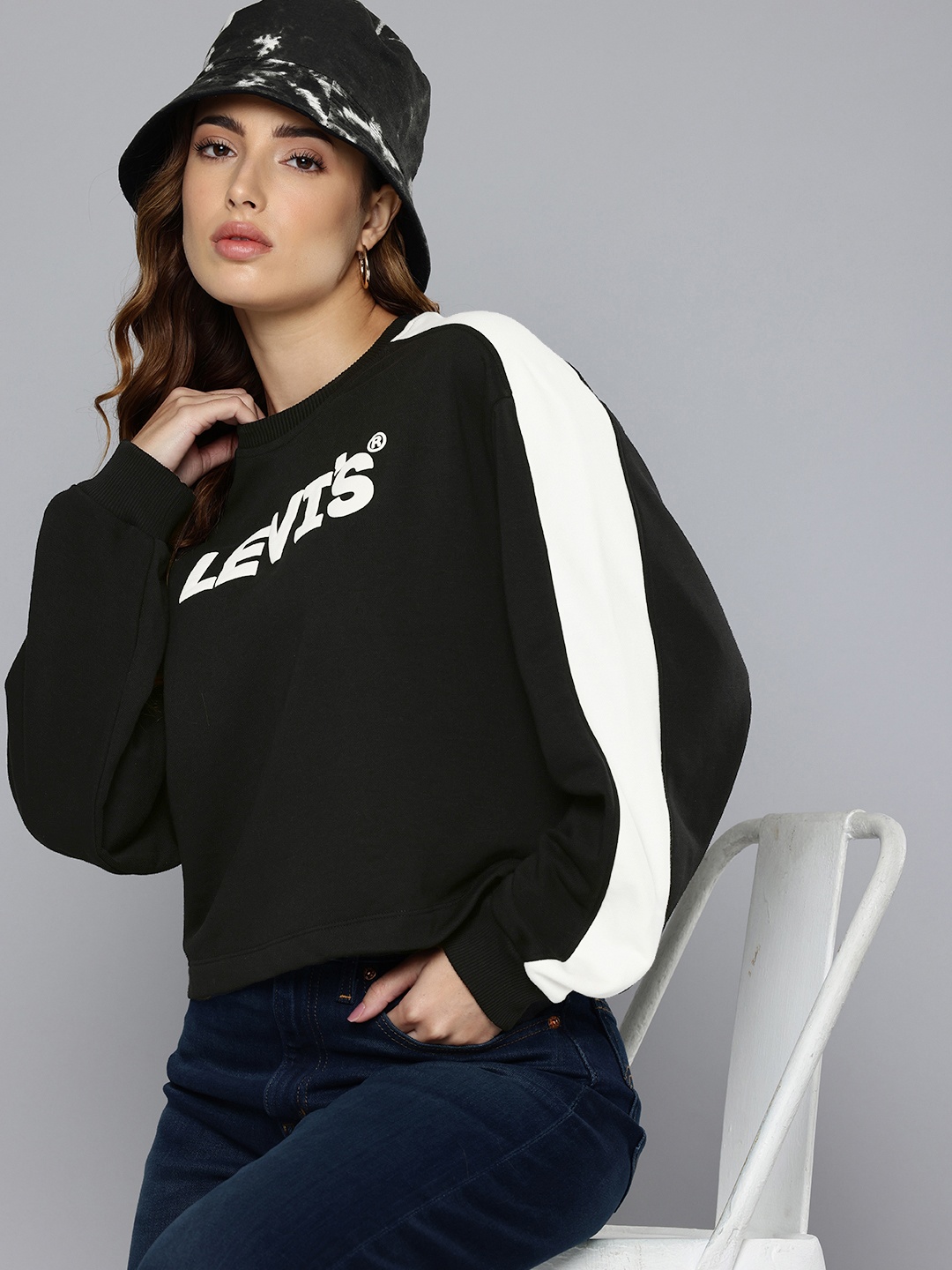 

Levis Brand Logo Printed Sweatshirt, Black