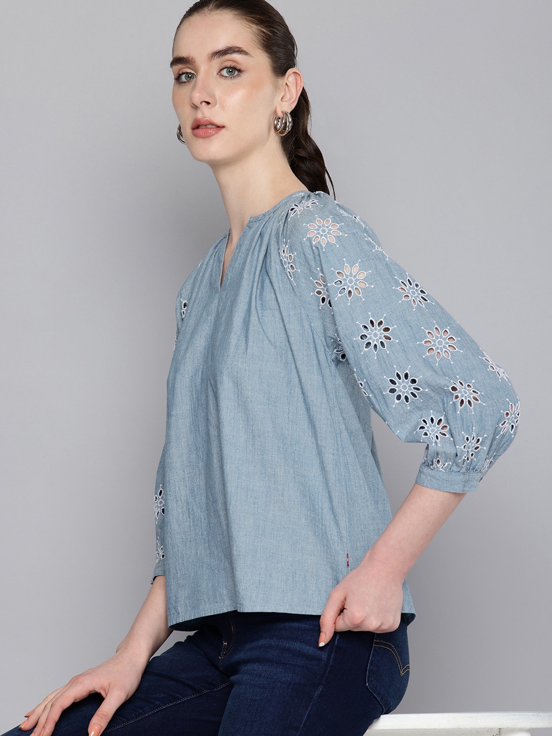 

Levis Raglan Sleeves Schiffli Pure Cotton Top, Blue
