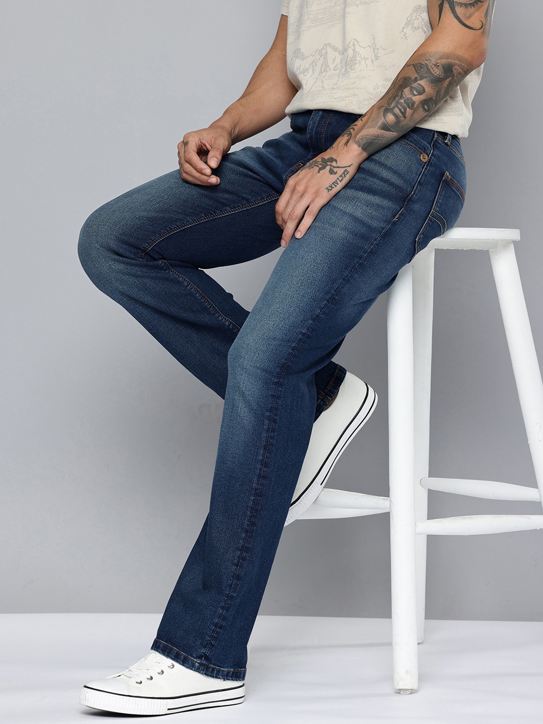 

Levis Men 527 Slim Bootcut Heavy Fade Stretchable Jeans, Blue