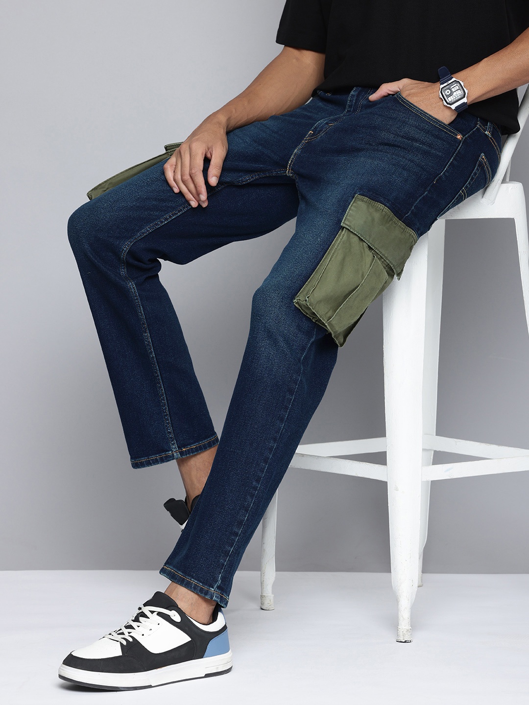 

Levis Men 541 Tapered Fit Light Fade Stretchable Cargo Jeans, Blue