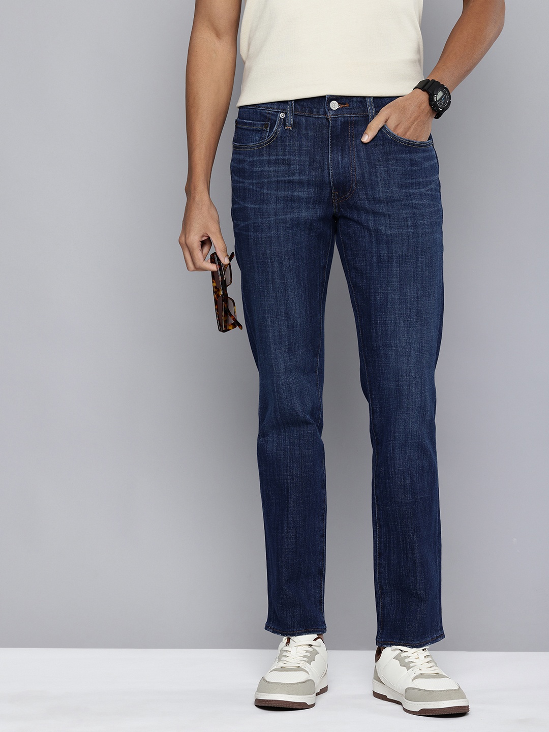 Levis Men 511 Slim Fit Low-Rise Light Fade Stretchable Jeans, Blue