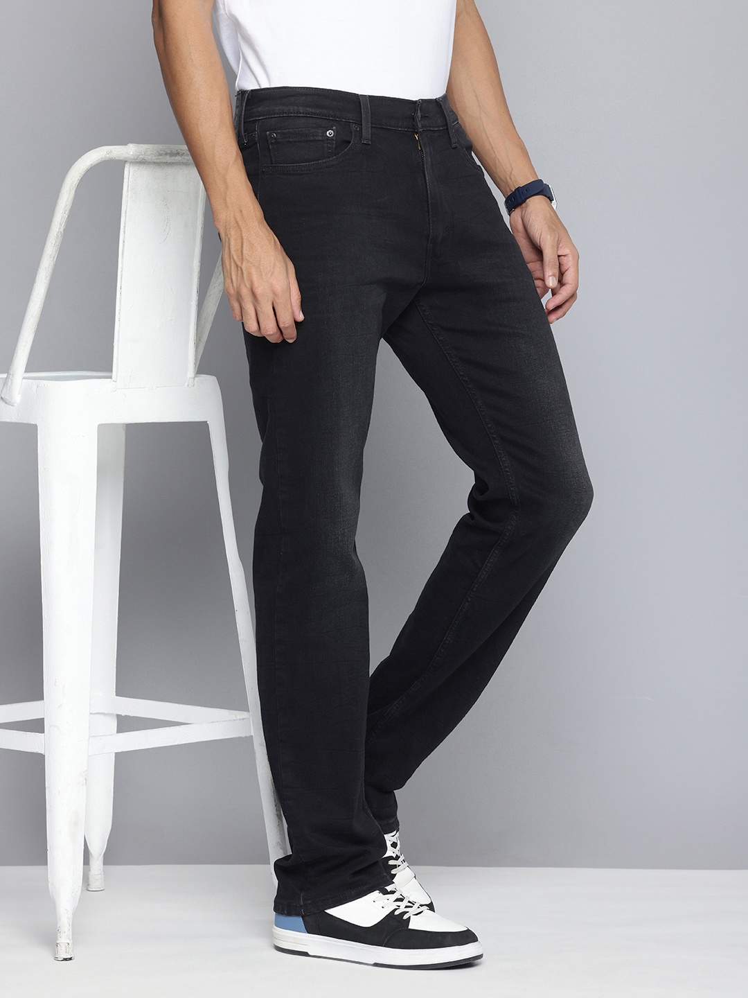 

Levis Men 513 Slim Fit Light Fade Stretchable Jeans, Black