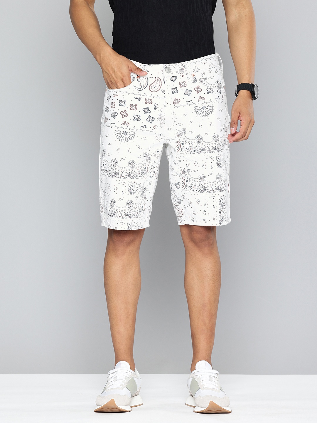 

Levis Men Pure Cotton Ethnic Motif Printed Slim Fit Shorts, White