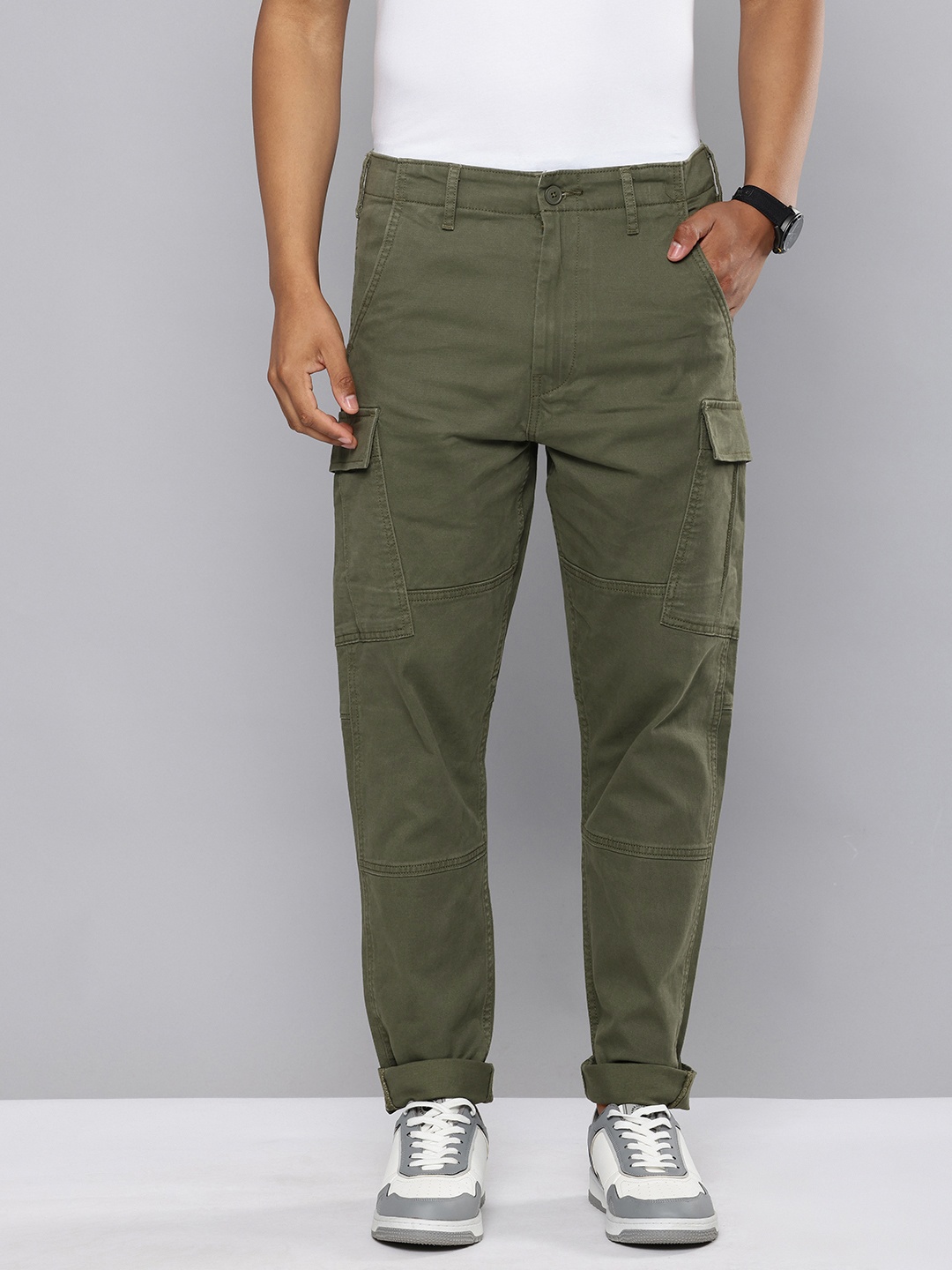 

Levis Men Tapered Fit Cargos Trousers, Green