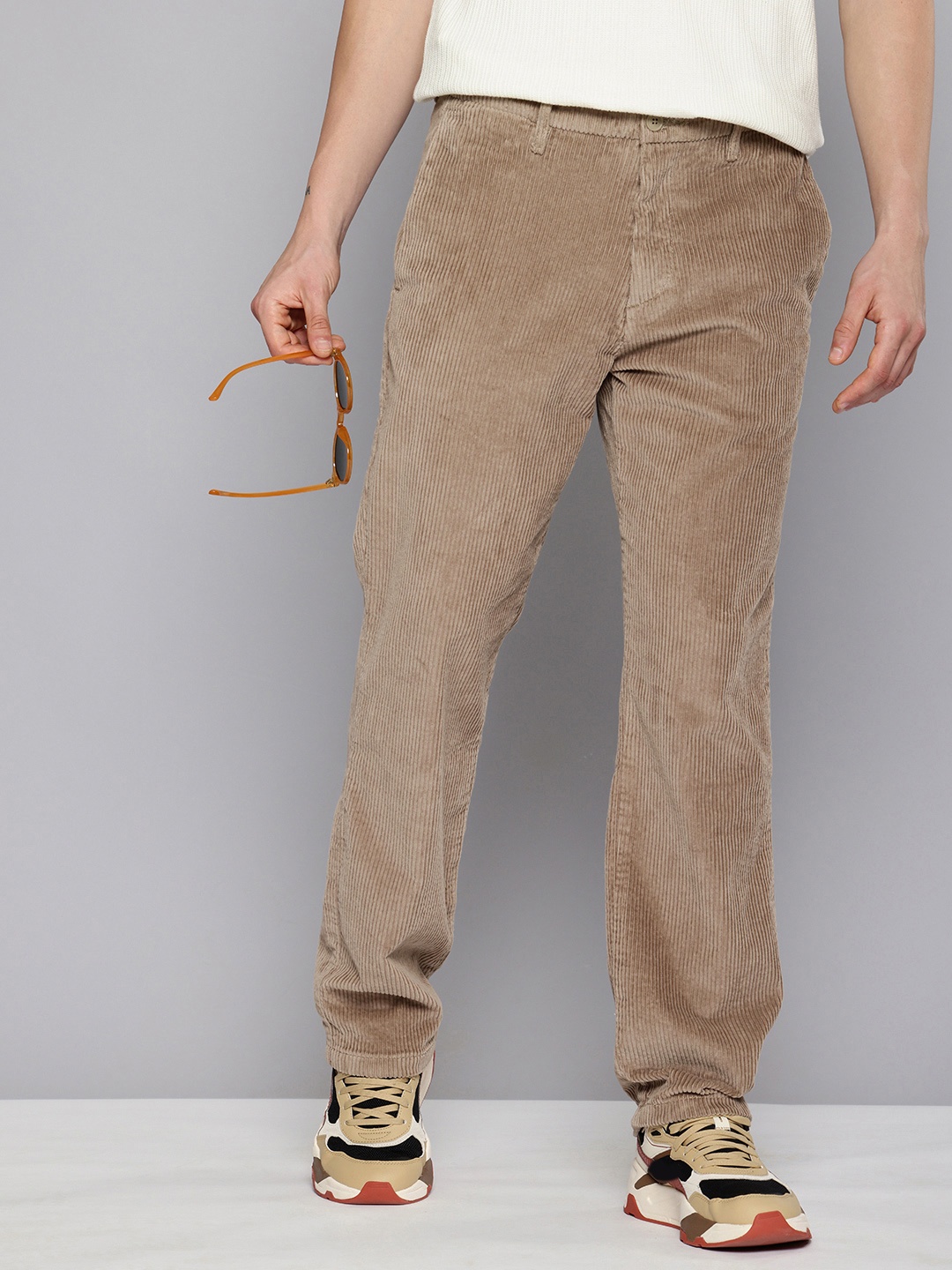 

Levis Men Straight Fit Corduroy Chinos Trousers, Olive