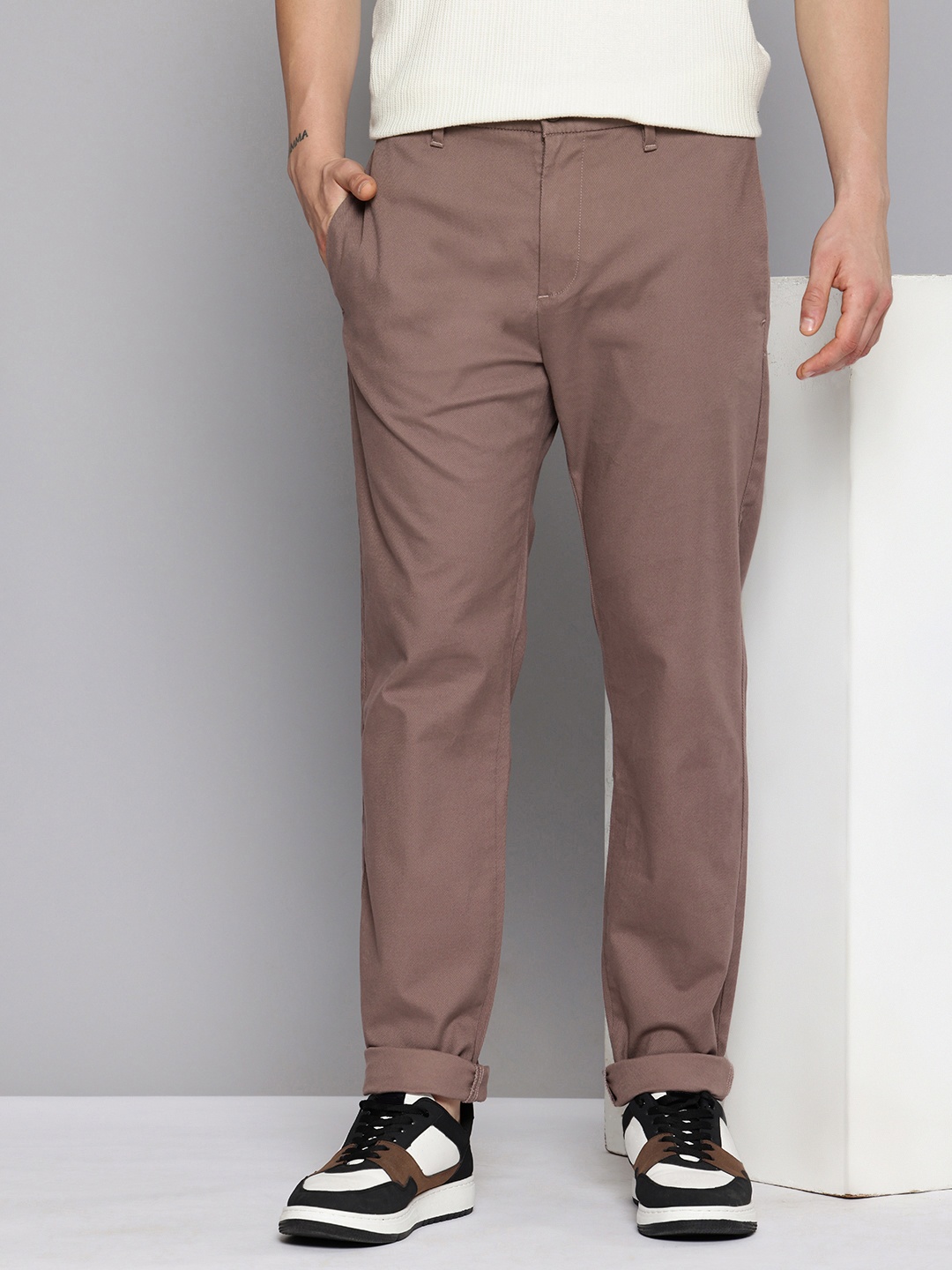 

Levis Men Textured Tapered Fit Chinos Trousers, Mauve